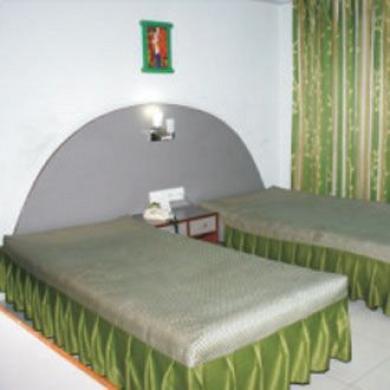 Neeranand Dalhousie- A Pure Vegetarian Hotel Kalküta Dış mekan fotoğraf